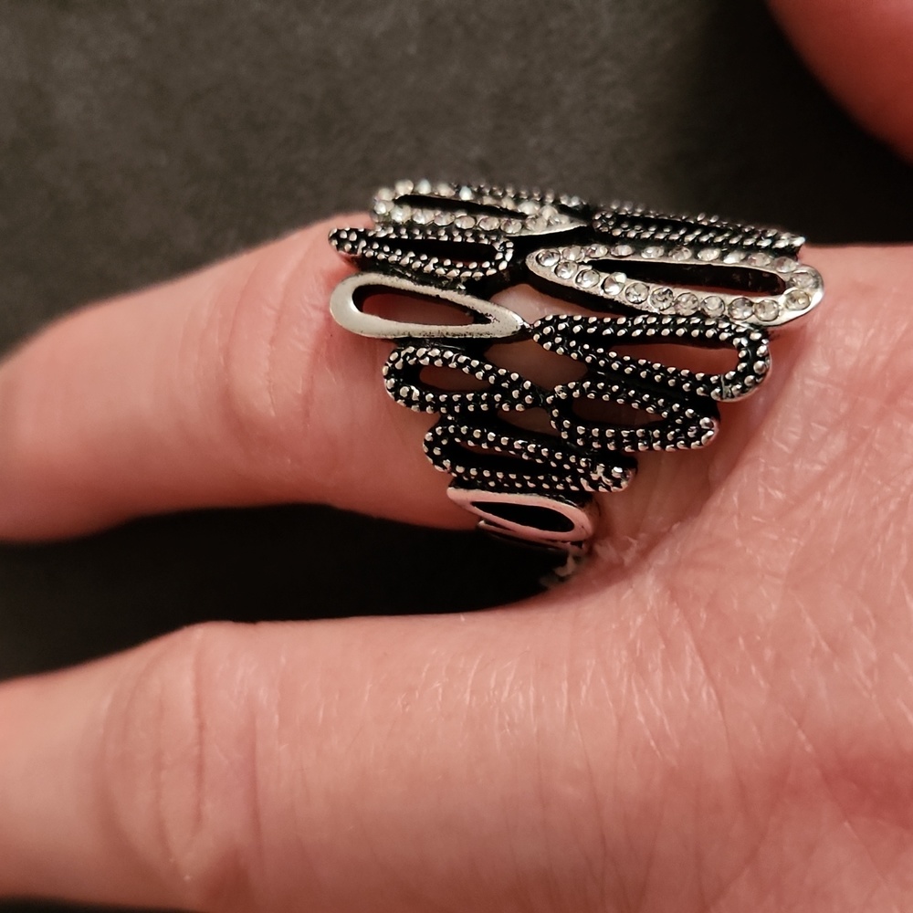 NEW- RING, SIZE 9 - Picture 6 of 7